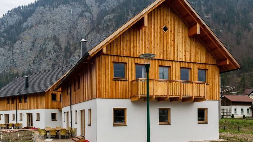 Ferienhaus für 16 Personen, mit Terrasse und Pool sowie Sauna und Garten, mit Haustier in Obertraun