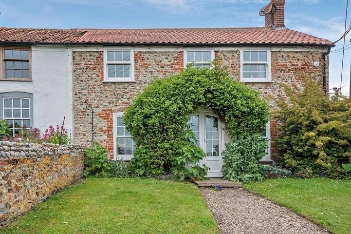 Cottage for 4 people, with garden, with pets in Salthouse