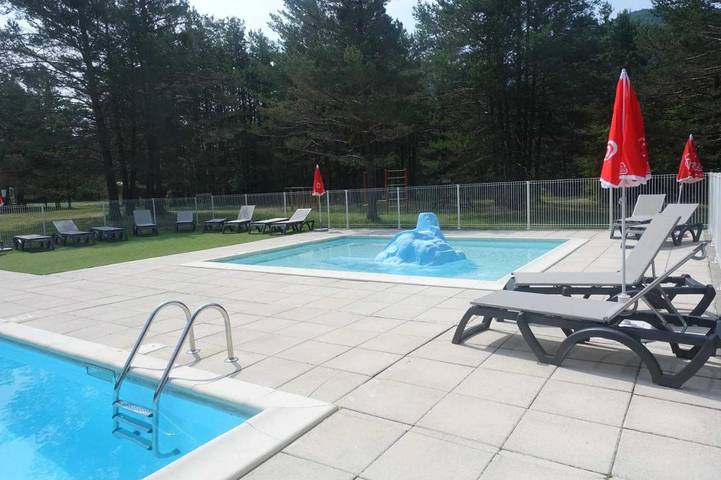 Tente pour 5 personnes, avec terrasse et piscine, animaux acceptés dans Hautes-Alpe - 2