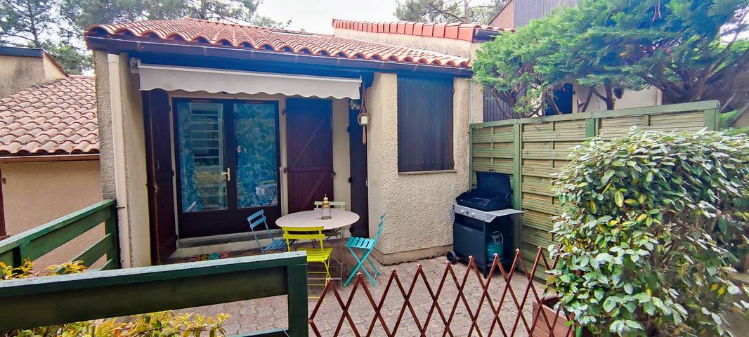 Location de vacances pour 4 personnes, avec terrasse et vue dans Golf de la Méjanne