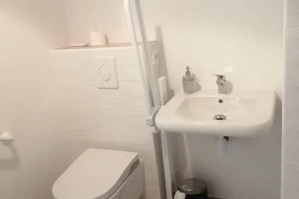 Apartamento entero, Ground floor apartment with private parking in La Fare-les-Oliviers, Region de Aix-en-Provence