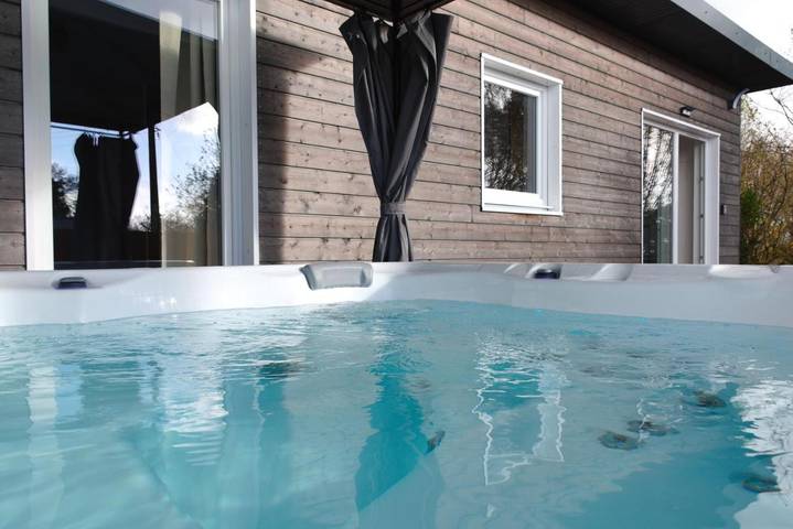 Gîte pour 2 personnes, avec jardin et jacuzzi dans Château de Trévarez