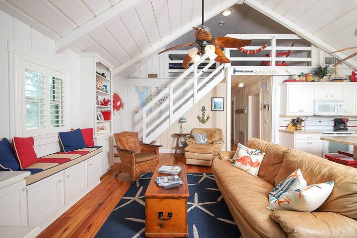 Vacation rental for 6 people, with balcony, with pets in Little Gasparilla Island