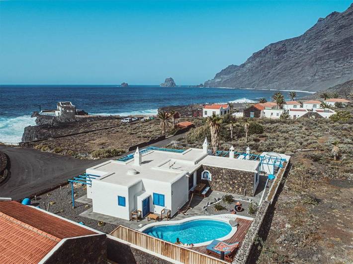 Chalet para 15 personas, con vistas y piscina además de terraza y jardín en El Hierro