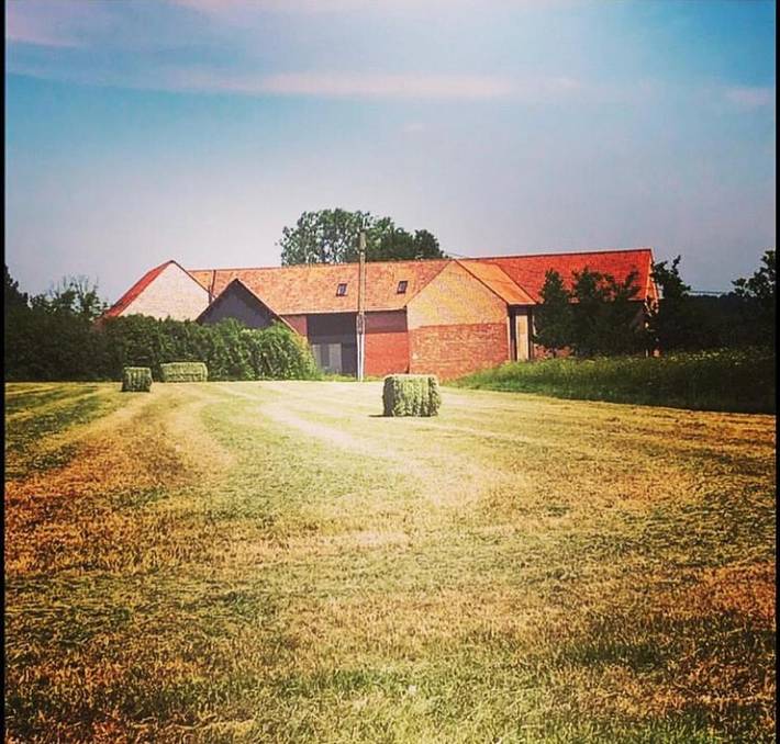 Location de vacances pour 8 personnes, avec vue et jardin à Ellezelles