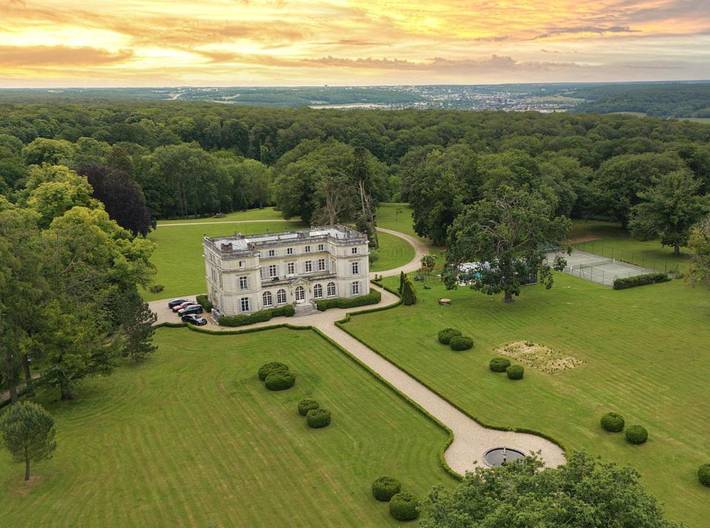 Hôtel pour 28 personnes, avec jardin ainsi que vue et piscine, adapté aux familles