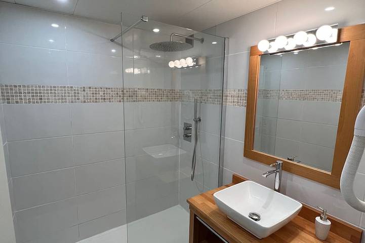 Appartement entier, Mon Tout Cosy ⛷Pied des pistes (piscine/sauna) Alpe d'huez in Huez, Parc national des Écrins