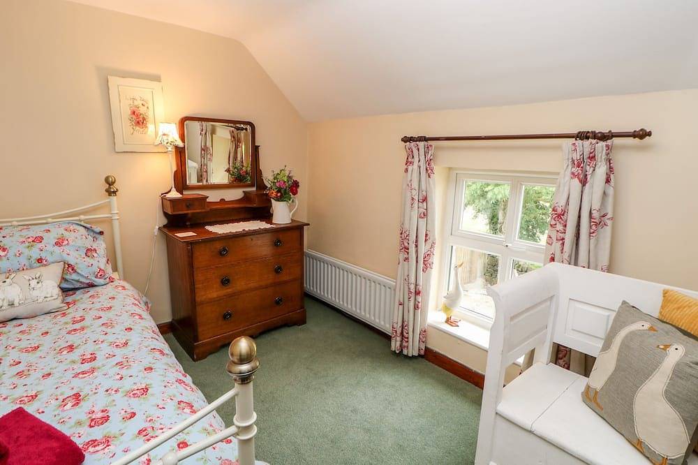 Isaacs Cottage, pet friendly, character holiday cottage in Allendale in Allendale, North Pennines AONB