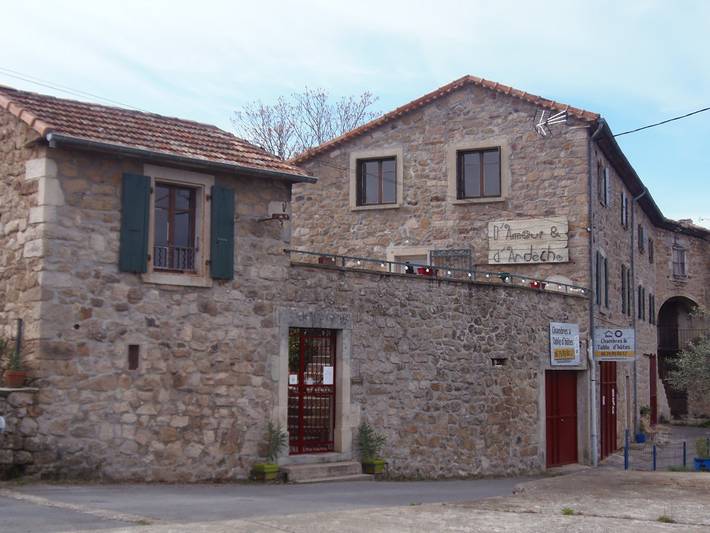 Location de vacances pour 2 personnes, avec jardin à Payzac (Ardèche)