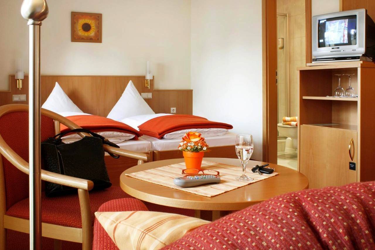 Hotel Rose Heidelberg inklusive Frühstück, Saunanutzung und Parkplätze nach Verfügbarkeit in Heidelberg, Plaine du Rhin