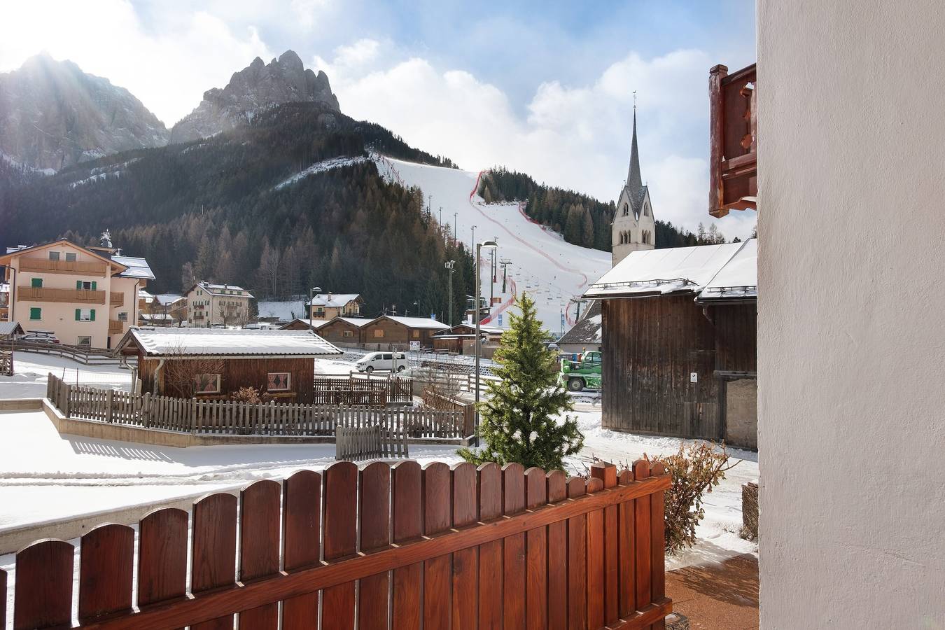 Appartamento intero, Appartamento "Ciasa Piz Quadrilocale" con vista sulle montagne, terrazza e Wi-Fi in Pozza di Fassa, San Giovanni di Fassa