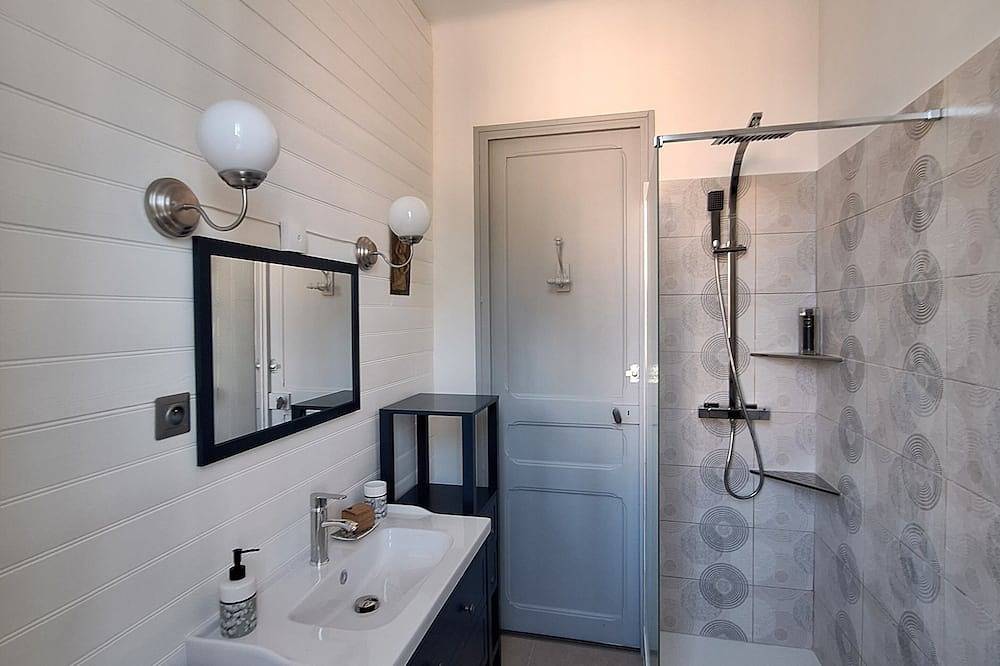 Appartement entier, Barule & Co, expériences et séjour inoubliable au pays de Daudet ! in Fontvieille, Région d'Arles