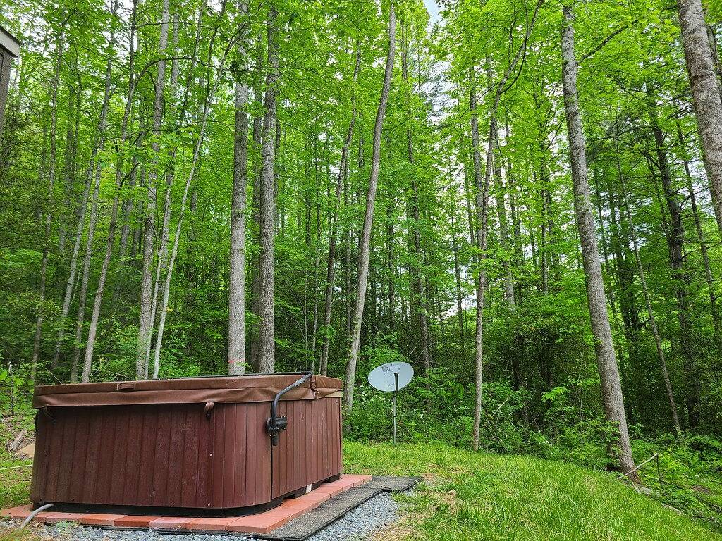 Covered Porch - Fire Pit - Charcoal Grill in Cherokee, Swain County
