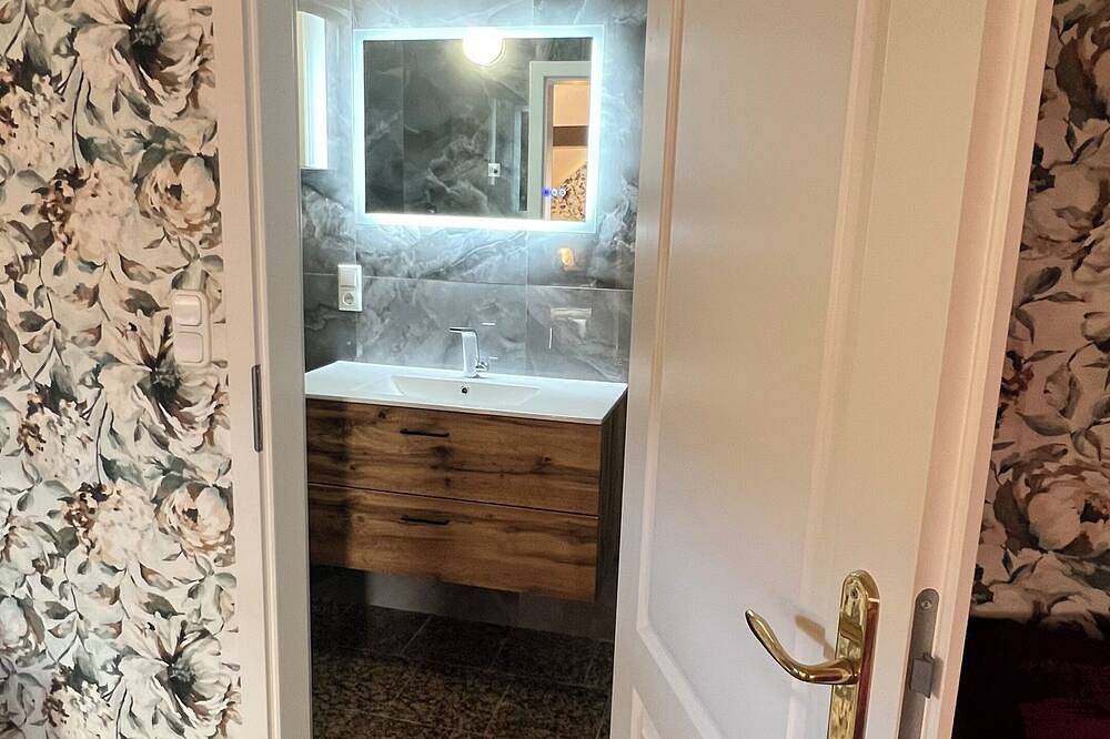 Ganze Wohnung, Gemütliche Maisonette Wohnung mit Pool und Sauna in Grevenbroich in Grevenbroich, Rhein-Kreis Neuss