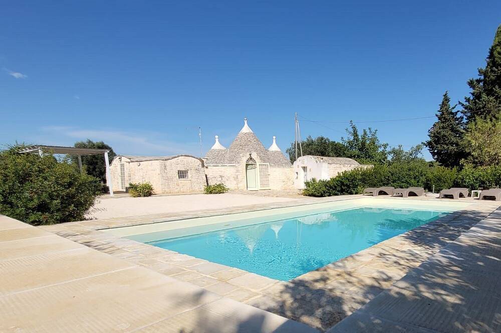 Antico Trullo Ulmo con piscina privata in Ceglie Messapica, Salento