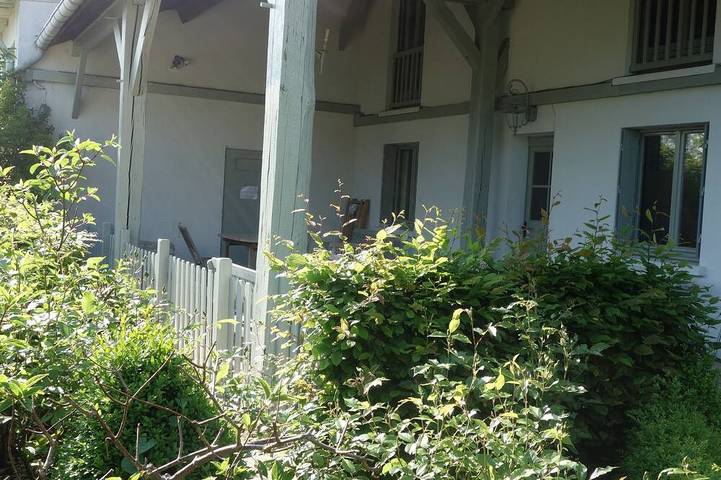 Gîte pour 8 personnes, avec jardin dans Les Chapelles Bourbon