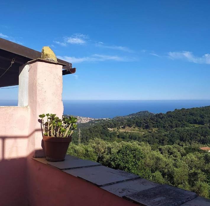 Gîte pour 4 personnes, avec balcon et vue dans Lingueglietta