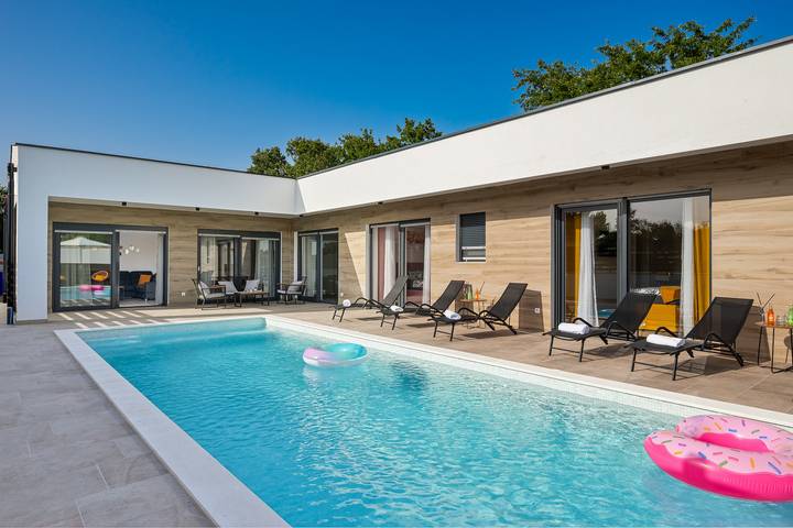 Villa pour 8 personnes, avec piscine et terrasse à Barban - 4