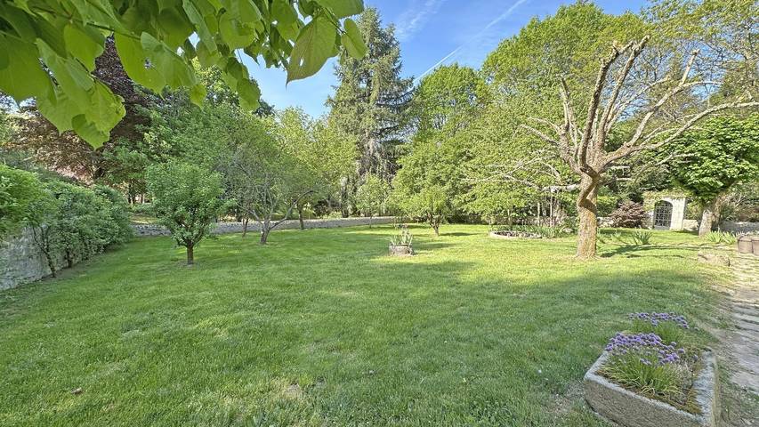 Gîte pour 6 personnes, avec jardin et terrasse à Compreignac - 4
