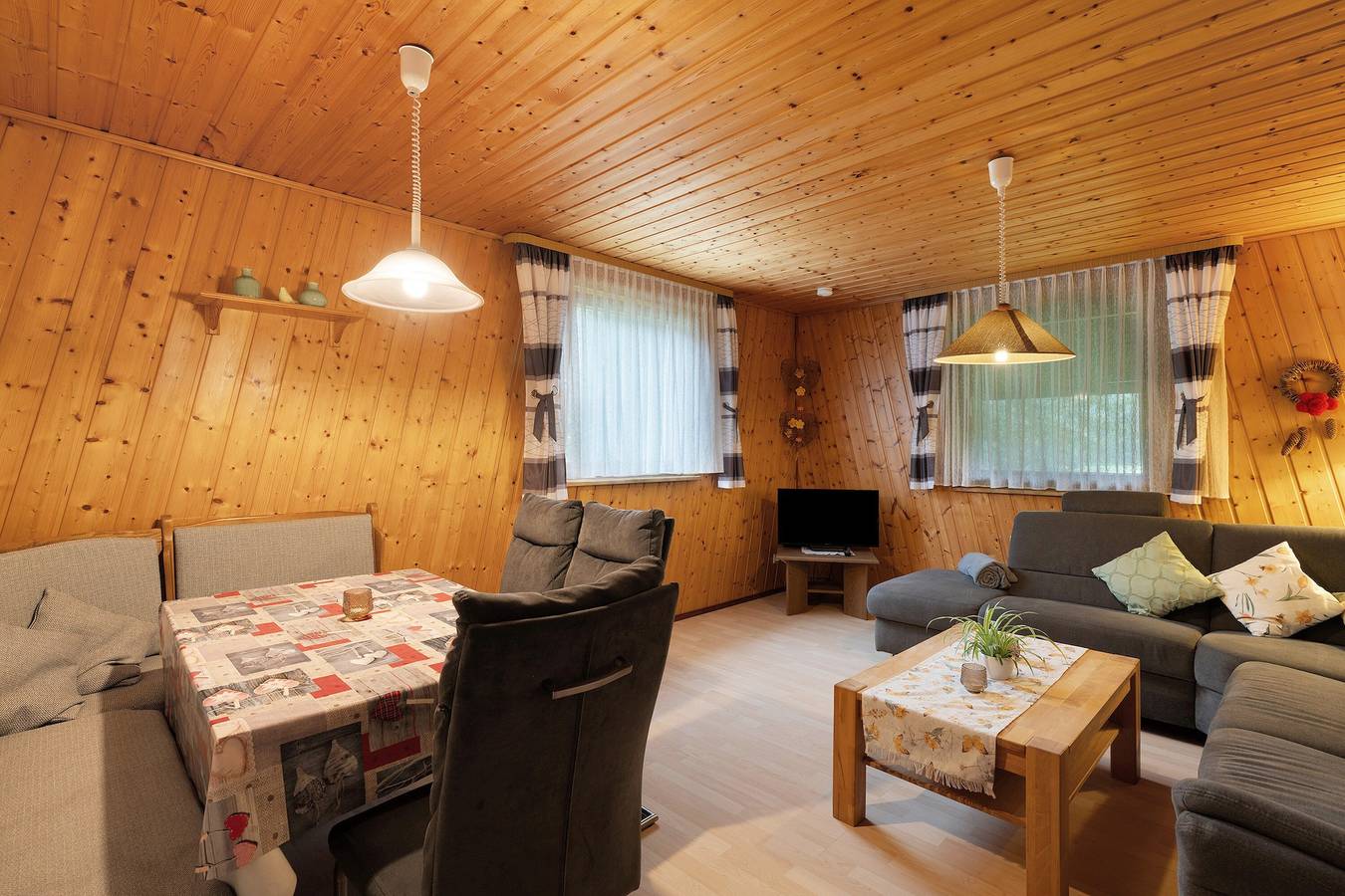 Ganze Wohnung, Ferienwohnung 'Untermetzgers' mit Bergblick, privater Terrasse und Wi-Fi in Alpirsbach, Kinzigtal