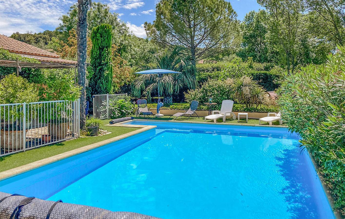 Retraite spacieuse avec piscine, parking et WiFi in Saint-Privat-des-Vieux, Parc national des Cévennes