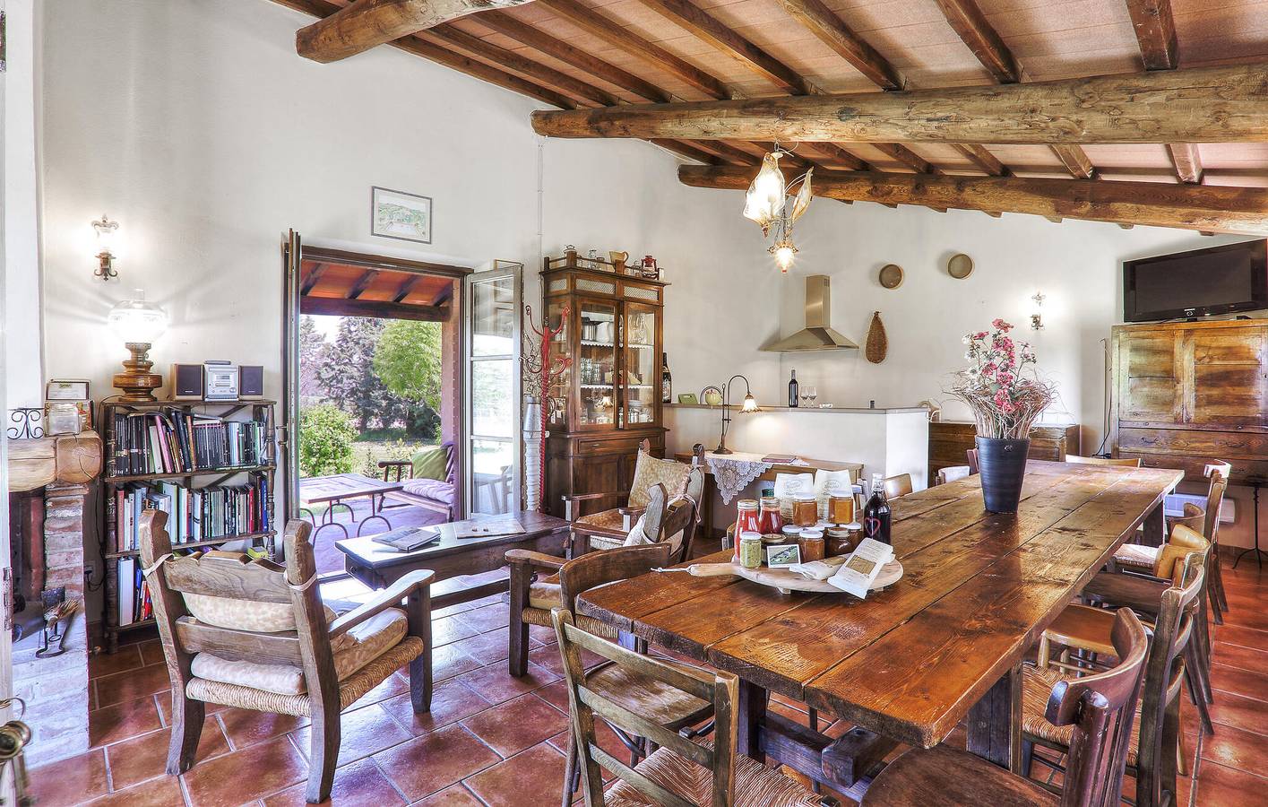 Accogliente appartamento con piscina, parcheggio e giardino in Pomarance, Riserva Naturale di Monterufoli