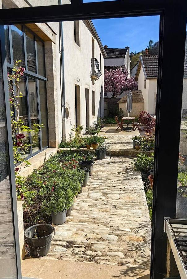 Location de vacances pour 8 personnes, avec Balcon ainsi que Terrasse et Jardin dans Avot
