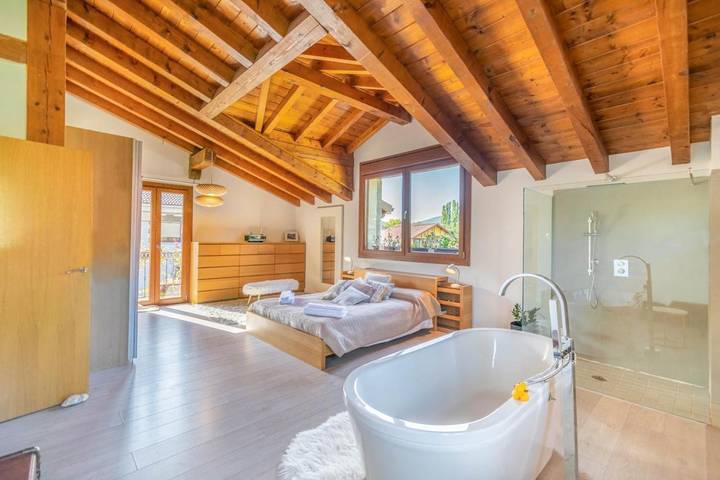 Chalet para 6 personas, con terraza además de jardín y piscina, Se admiten mascotas en Navarra - 2