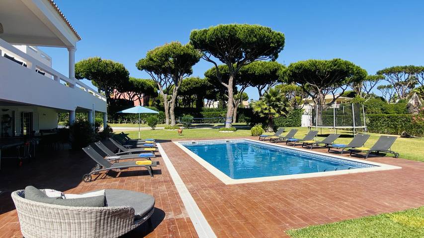 Villa para 14 pessoas, com jardim, adaptado a crianças em Quarteira