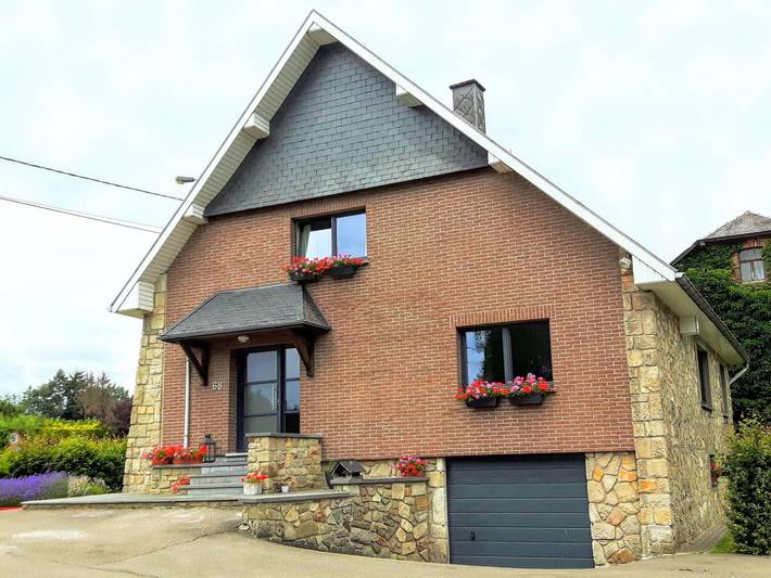 Location de vacances pour 9 personnes, avec jardin dans Sourbrodt