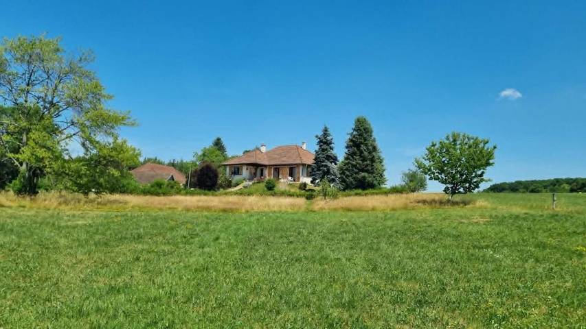 Location de vacances pour 8 personnes, avec Terrasse et Vue à Tourmont
