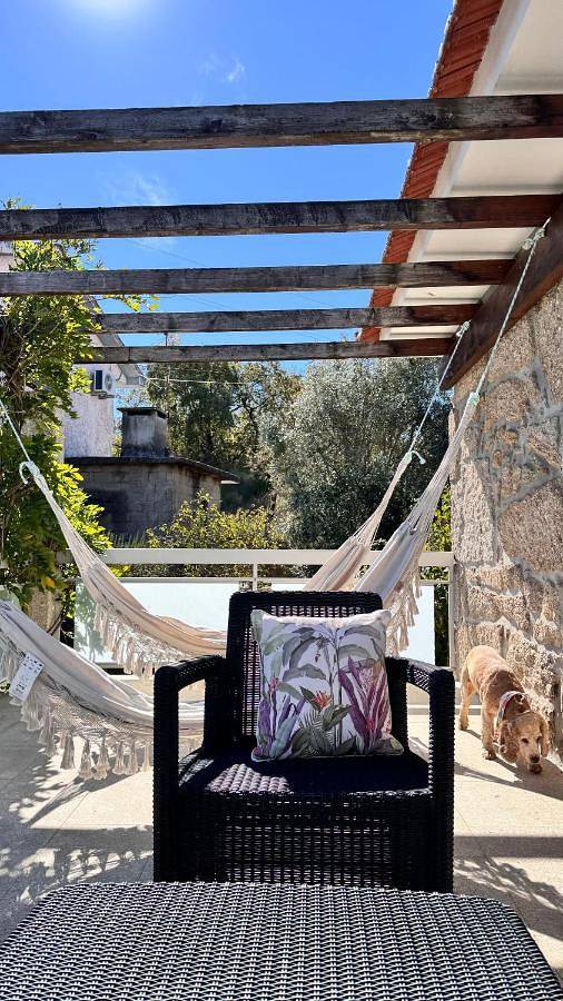 Maison de campagne pour 8 personnes, avec piscine et vue sur le lac ainsi que jardin et vue dans Alpendurada - 4