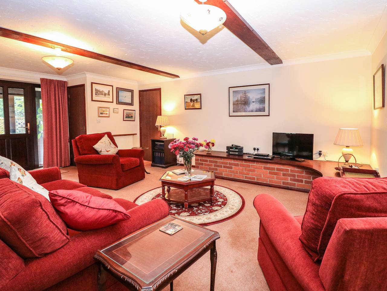 Walnut Tree Cottage in Catfield, The Broads
