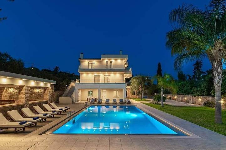 Villa for 15 people, with balcony and pool - 1