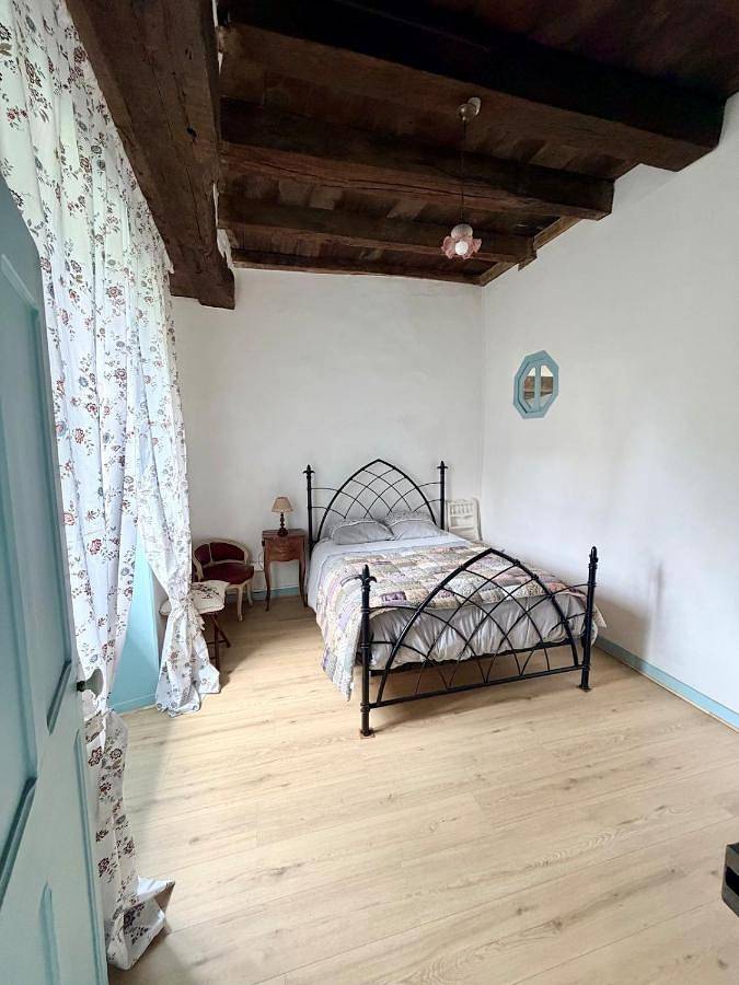 Gîte pour 3 personnes, avec vue et terrasse, animaux acceptés à Arnac-Pompadour - 3