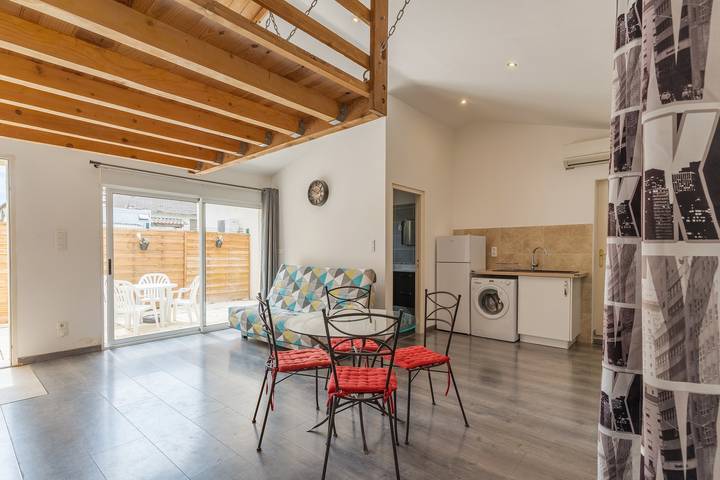 Holiday Home 'Studio Cosy Avec Mezzanine Et Terra' with Shared Pool, Wi-Fi and Air Conditioning in Mallemort, Arles region