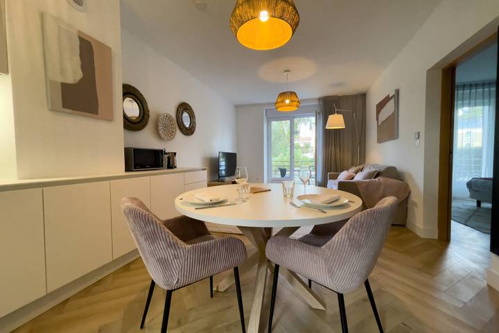 Appartement de vacances pour 4 personnes, avec balcon ainsi que jacuzzi et sauna