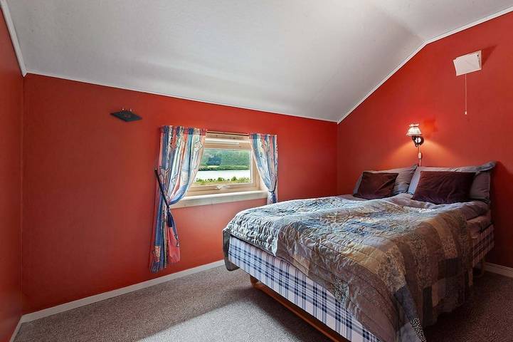 Vintage Godfjord Cabin  with 3-bedroom in enjoyable Nordland for a relaxing stay in Sortland