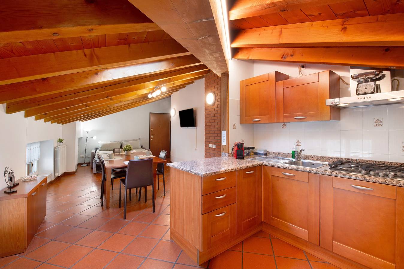 Entire apartment, Apartment 'La Corte Di Zio Pippo' with Wi-Fi in Albavilla, Brianza
