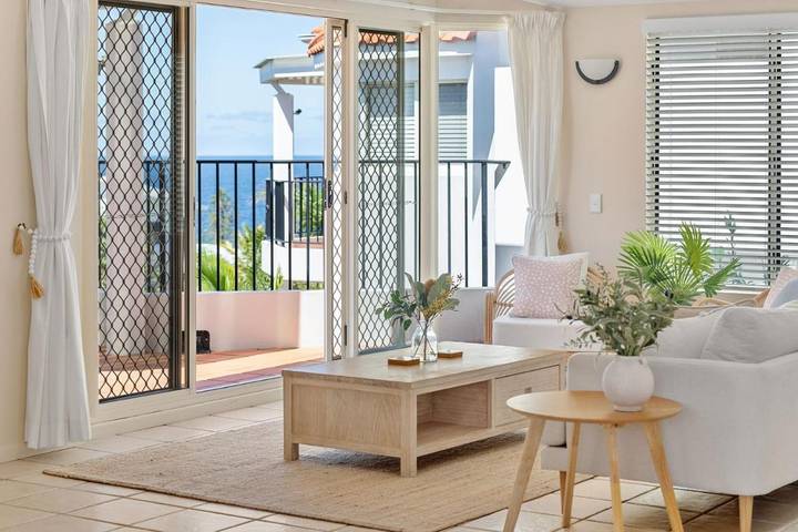 Holiday rental for 4 people, with balcony and pool in Sunshine Beach