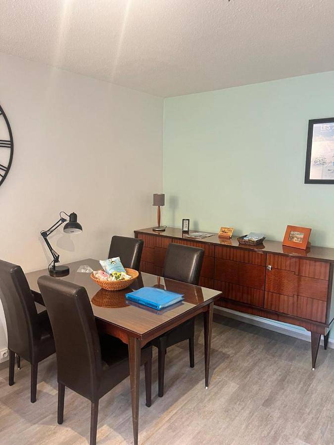 Appartement entier, Appartement Rdc 4 personnes, plein centre et face parc d'Uriage, proche termes in Saint-Martin-d'Uriage, Isère
