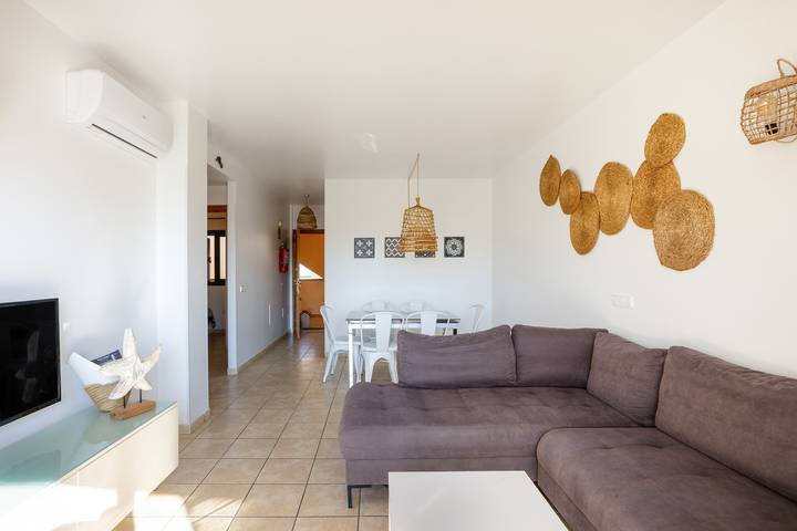 Apartamento entero, Apartamento 'La Mundial Formentera' con vistas al lago, Wi-Fi y aire acondicionado in Es Pujols, Formentera
