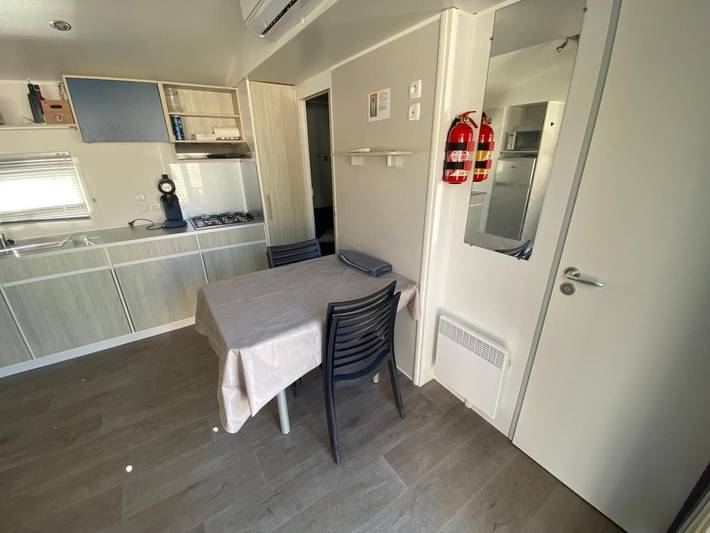 Camping pour 6 personnes, avec bassin pour enfant et jardin, adapté aux familles à Narbonne - 4