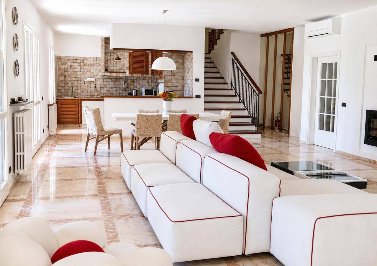 Lavish Seaside Villa with Garden and Stunning Views in San Remo, Gmina Sanremo