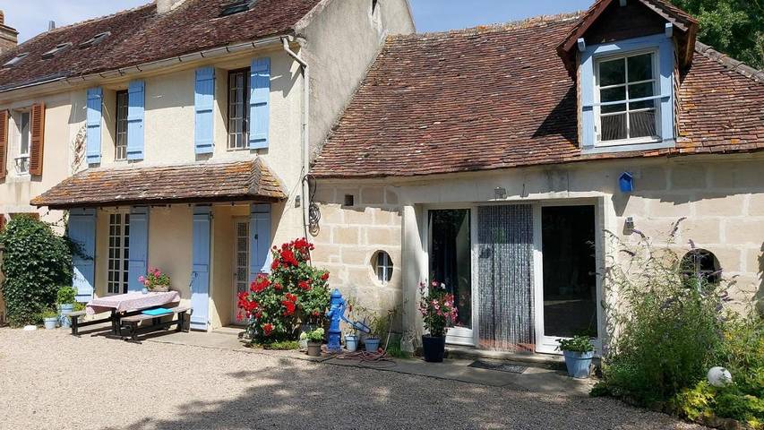 Chambre d’hôte pour 17 personnes, avec jardin ainsi que bassin pour enfant et vue dans Blèves - 2