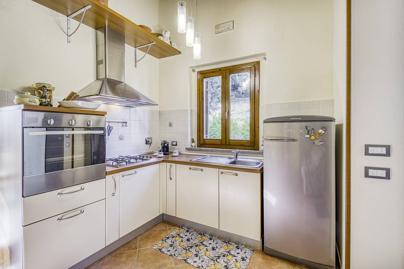 Ganze Wohnung, Tuscan Sun With Shared Pool in Radicondoli, Siena Provinz