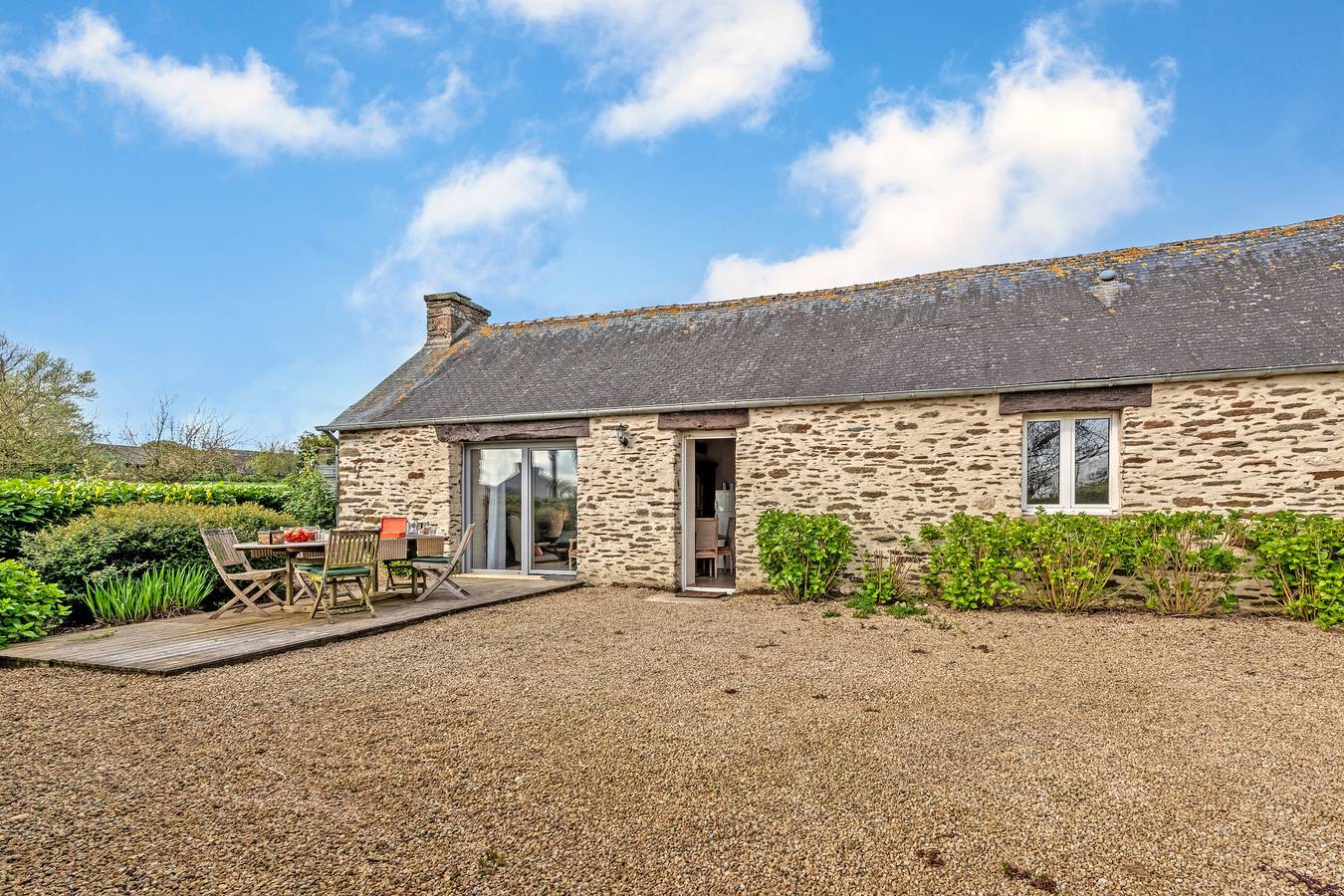 Maison 'Gîte Calme Avec Jardin Et Terrasse' avec terrasse privée, jardin privé et Wi-Fi in Guiclan, Région de Morlaix