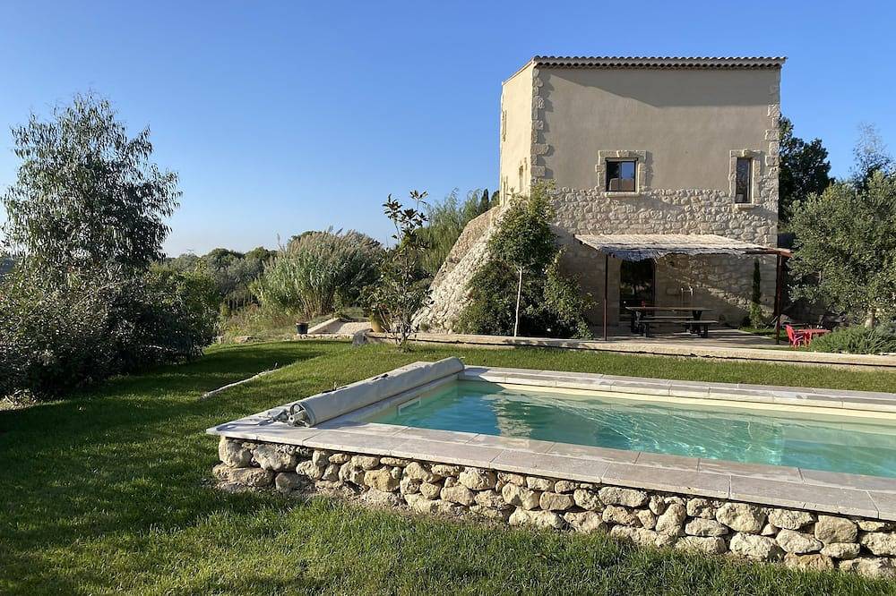 Renovated mansion in Saint-Mitre-les-Remparts, Istres region