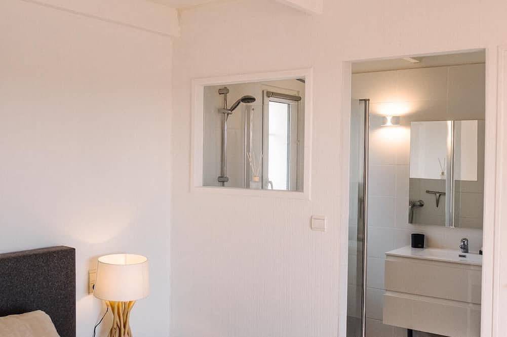 Superb vacation villa (fully renovated) in the heart of the Luberon in La Roque-sur-Pernes, Vaucluse