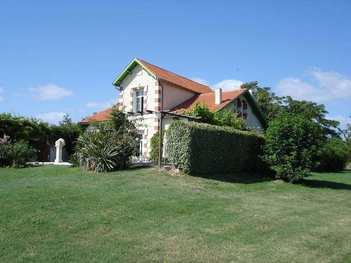 Gîte pour 7 personnes, avec Terrasse ainsi que Jardin et Piscine
